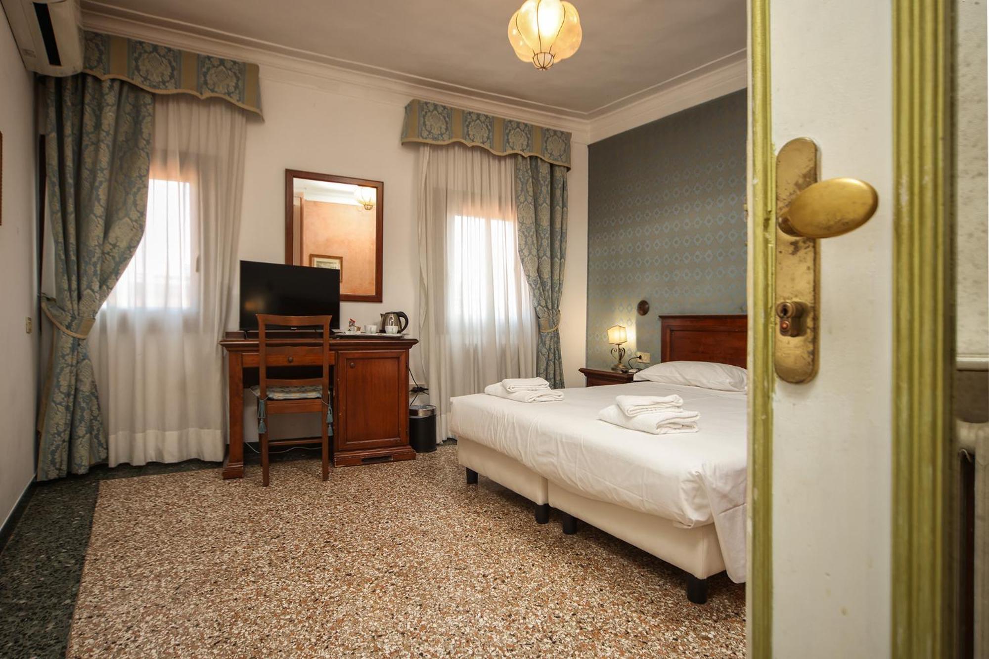 Chambre Double Standard avec Salle de Bains Commune